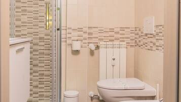 Deluxe-Doppel- oder -Zweibettzimmer | Badezimmer