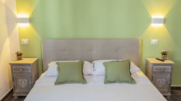 Deluxe Double or Twin Room | In-room safe, desk, laptop workspace, blackout drapes
