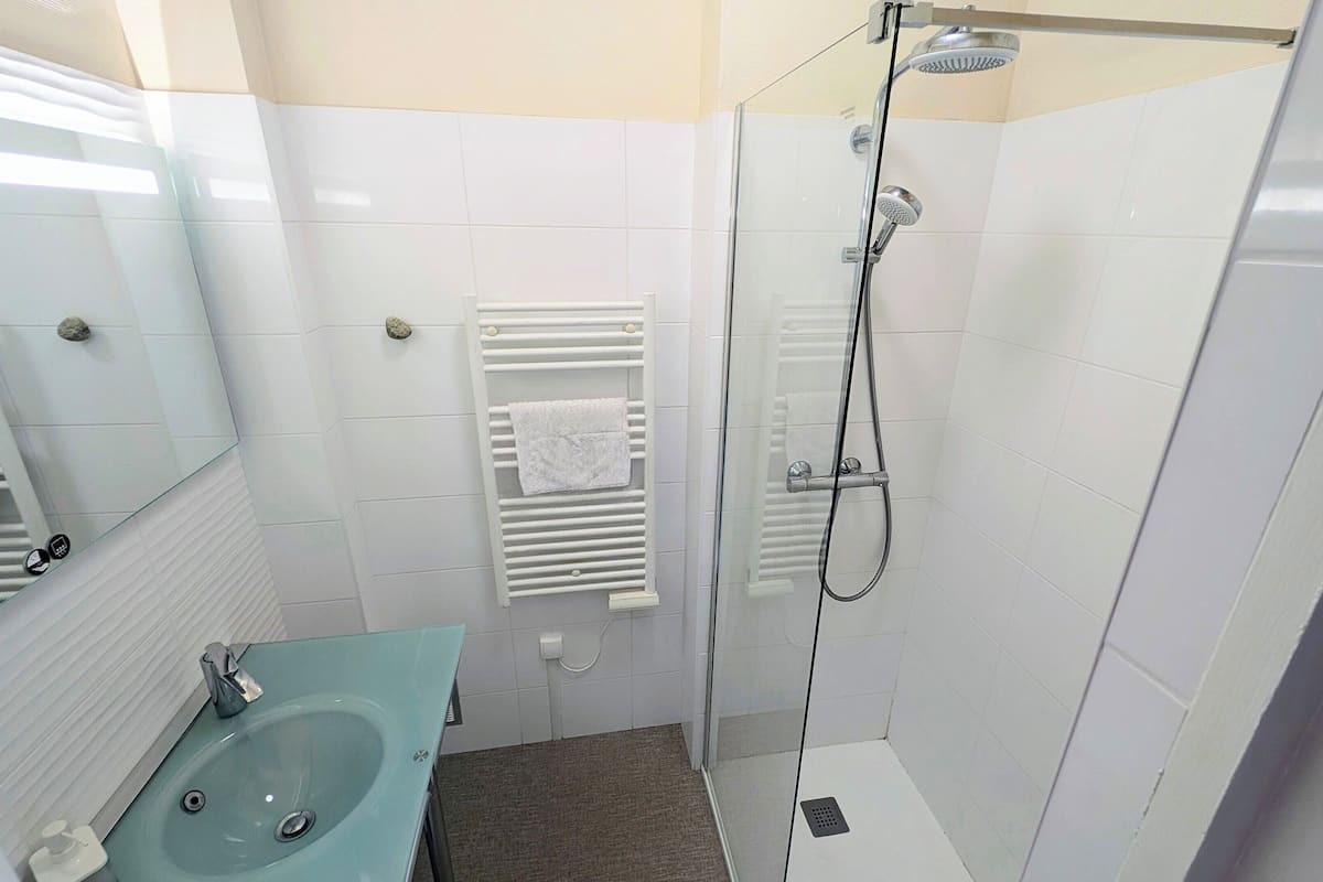 1 chambre, literie de qualité, décor unique, ameublement unique