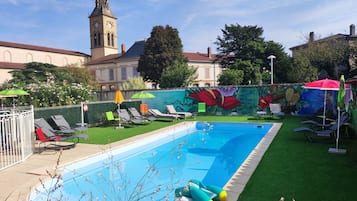 Seasonal outdoor pool, open 8:00 AM to 10:30 PM, pool umbrellas