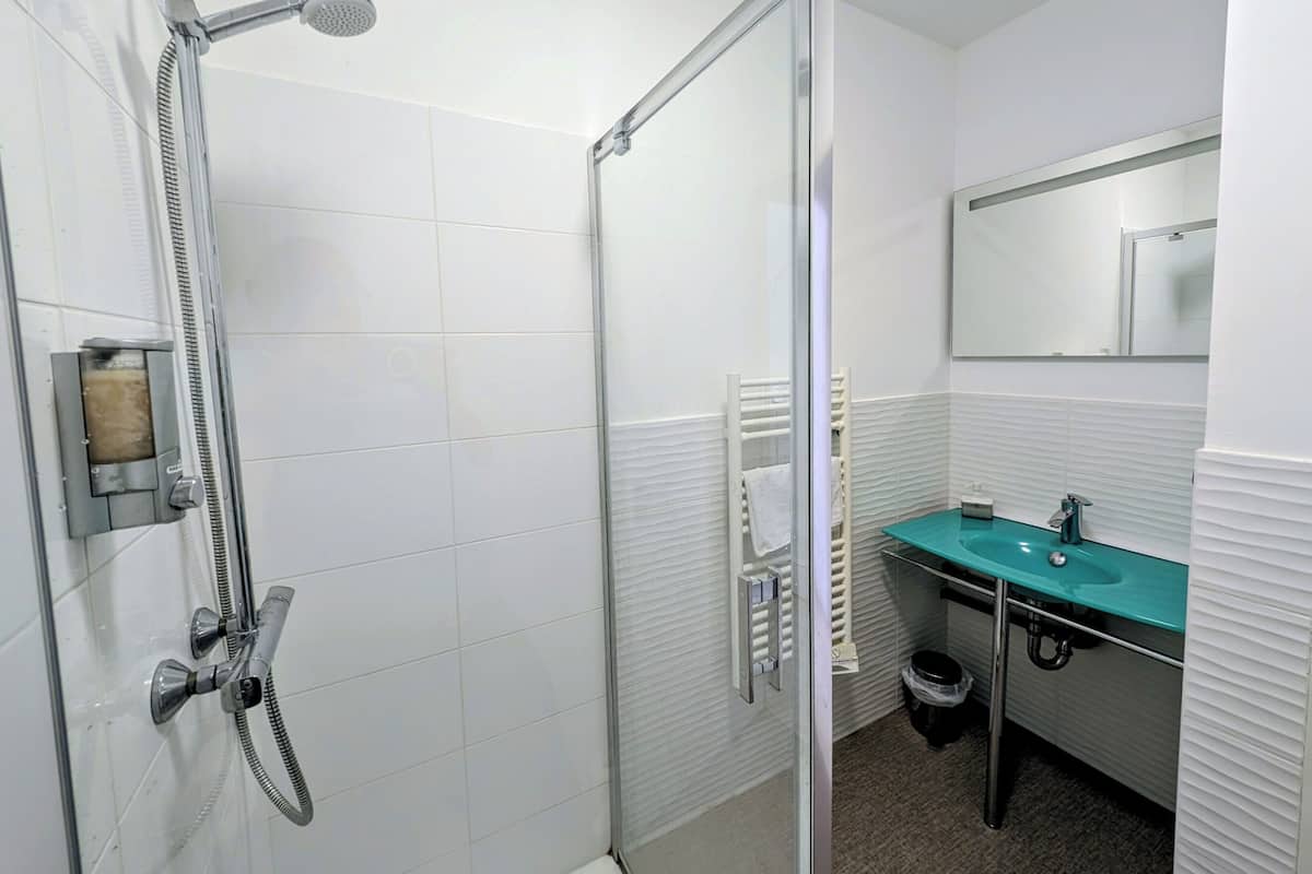 1 chambre, literie de qualité, décor unique, ameublement unique