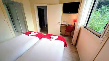 Superior Twin Room | Premium bedding, individually decorated, individually furnished, desk