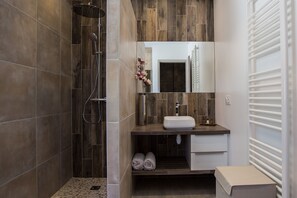 Shower, hair dryer, towels, soap - DOMAINE Vilonapa Villa MURIER with private pool - 6 people (Saint-Alban-Auriolles)