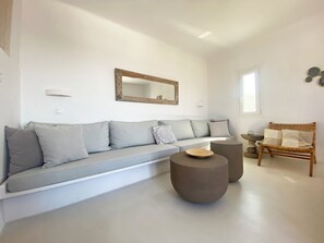 TV - Two level house on the Beach (Mykonos)