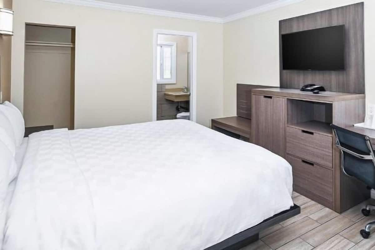 Desk, iron/ironing board, free WiFi, bed sheets