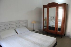 Casa tradicional, 2 quartos | Cortinas blackout, quartos à prova de som, roupa de cama