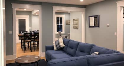 ¡Ubicación, ubicación, ubicación! El centro de Newport! Recientemente renovado