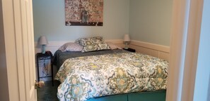 2 Schlafzimmer, Betten mit Memory-Foam-Matratzen, Schreibtisch