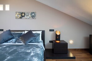 1 bedroom, in-room safe, desk, iron/ironing board