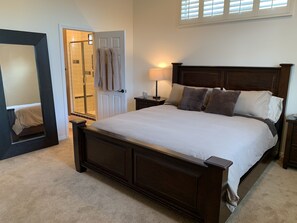 3 Schlafzimmer, Betten mit Memory-Foam-Matratzen, Bügeleisen/Bügelbrett