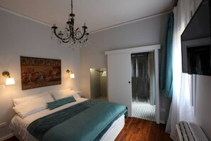 2 chambres, fer et planche à repasser, Wi-Fi, draps fournis
