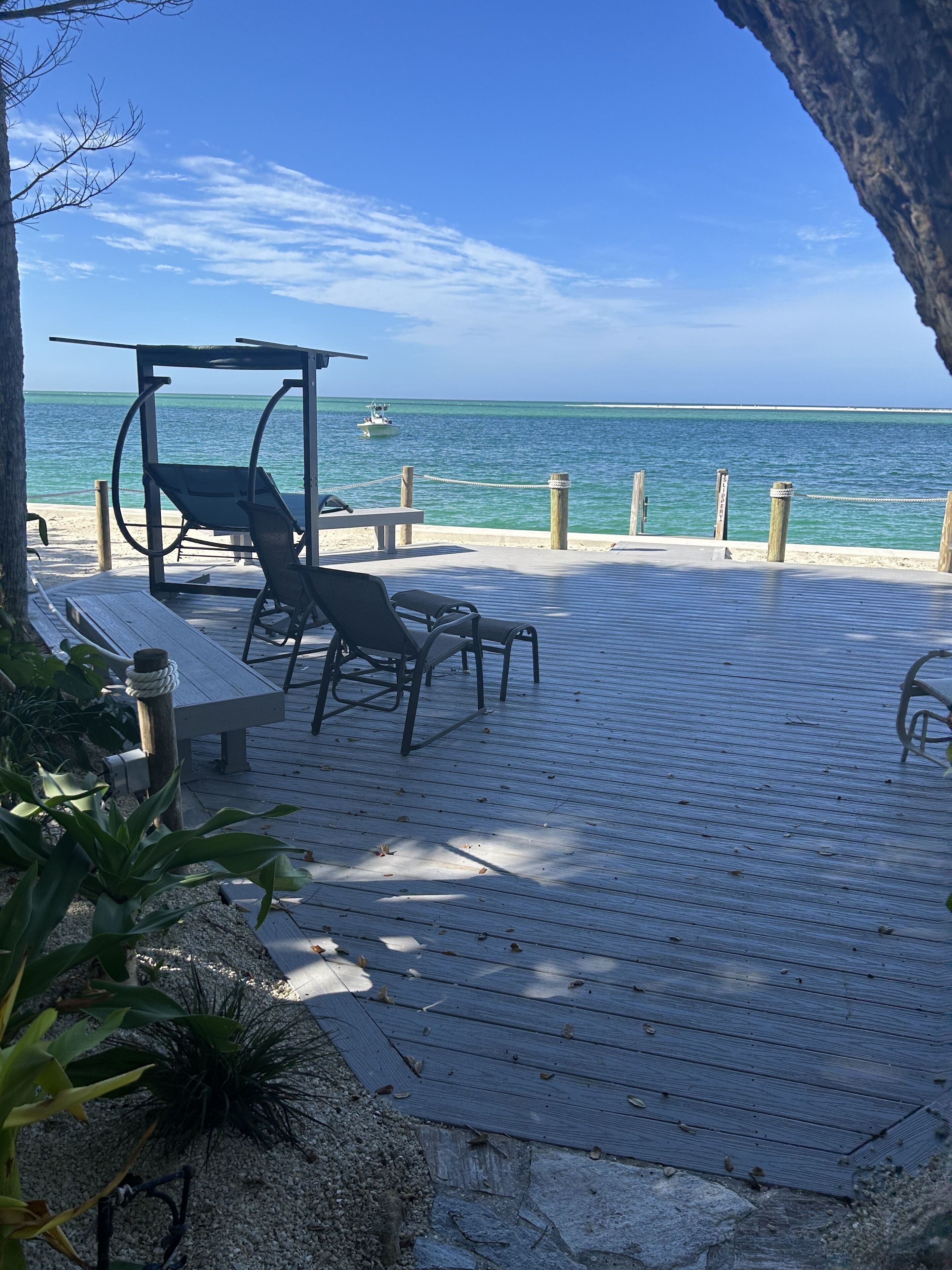 SERENITY SIESTA/OLD FLORIDA FEEL/DECK ON THE GULF
