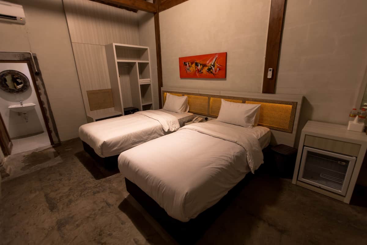 Deluxe kamer, 1 twee- of 2 eenpersoonsbedden | Een kluis op de kamer, een bureau, gratis wifi, beddengoed