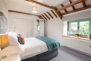 2 bedrooms, iron/ironing board, travel cot, free WiFi