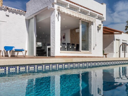 Luxusvilla, beheizter Pool, WLAN, Satellit