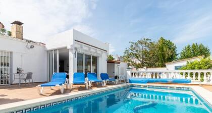 Luxusvilla, beheizter Pool, WLAN, Satellit