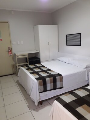 Minibar, desk, laptop workspace, blackout curtains - Hotel Sol Nascente (Arapiraca)