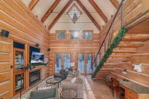 Una Smart TV, una chimenea, Netflix, servicios de streaming