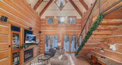 4BR Lux Log Home Just Off Slopes: Hot Tub, Walk To Ski, 7 Beds