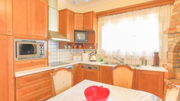 Réfrigérateur, micro-ondes, four, lave-vaisselle