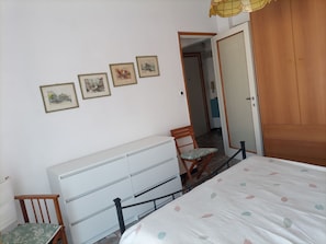 2 bedrooms, bed sheets