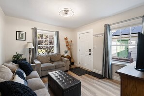 Smart TV, fireplace, DVD player