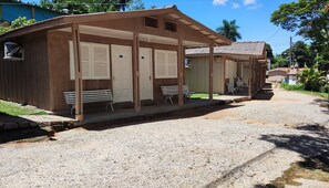 Comfort-huone, 1 makuuhuone | Silitysrauta/-lauta, ilmainen Wi-Fi, vuodevaatteet, pääsy pyörätuolilla