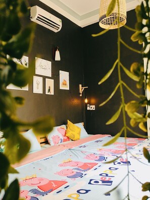 4 bedrooms, in-room safe, iron/ironing board, WiFi - Tropical & Cozy House - HUHA Homestay Da Nang (Đà Nẵng)