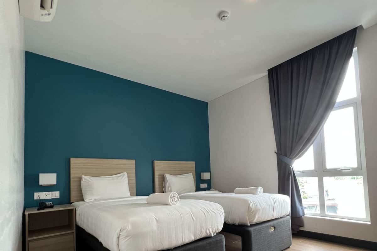 Deluxe Twin Single Room | Roupas de cama antialérgicas, camas Select Comfort, escrivaninha