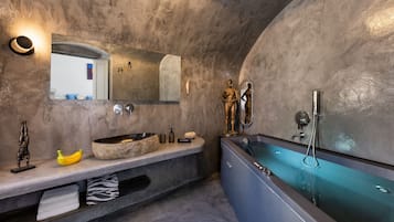 Suihku, ympäristöystävälliset hygieniatuotteet, hiustenkuivaaja