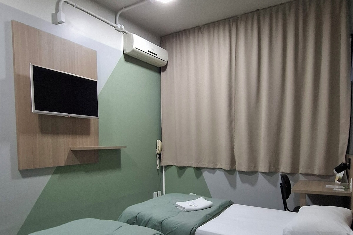 Deluxe İki Ayrı Yataklı Oda | Masa, ütü/ütü masası, ücretsiz kablosuz İnternet, çarşaf takımı