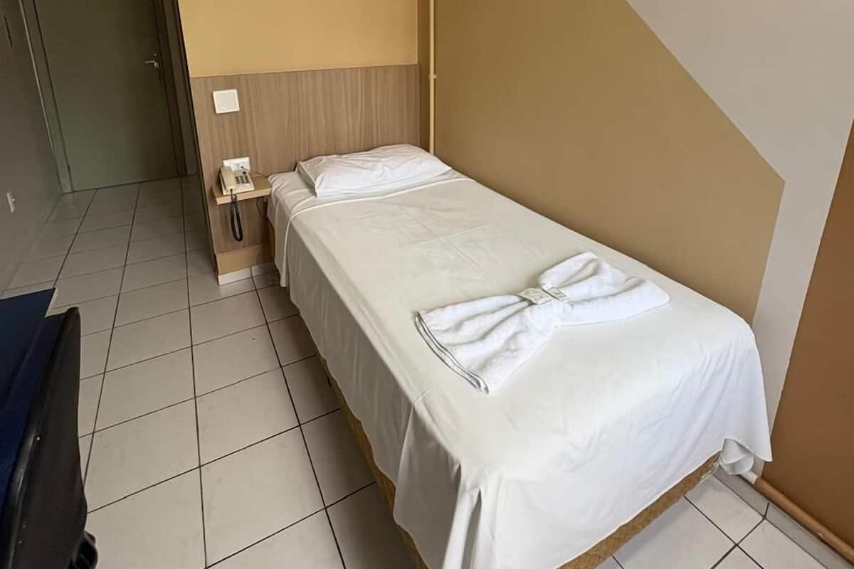 Masa, ütü/ütü masası, ücretsiz kablosuz İnternet, çarşaf takımı