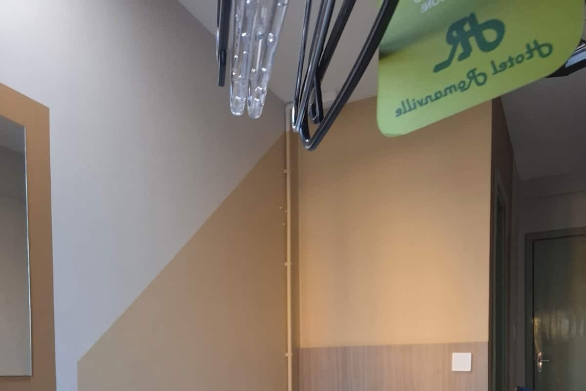 Masa, ütü/ütü masası, ücretsiz kablosuz İnternet, çarşaf takımı