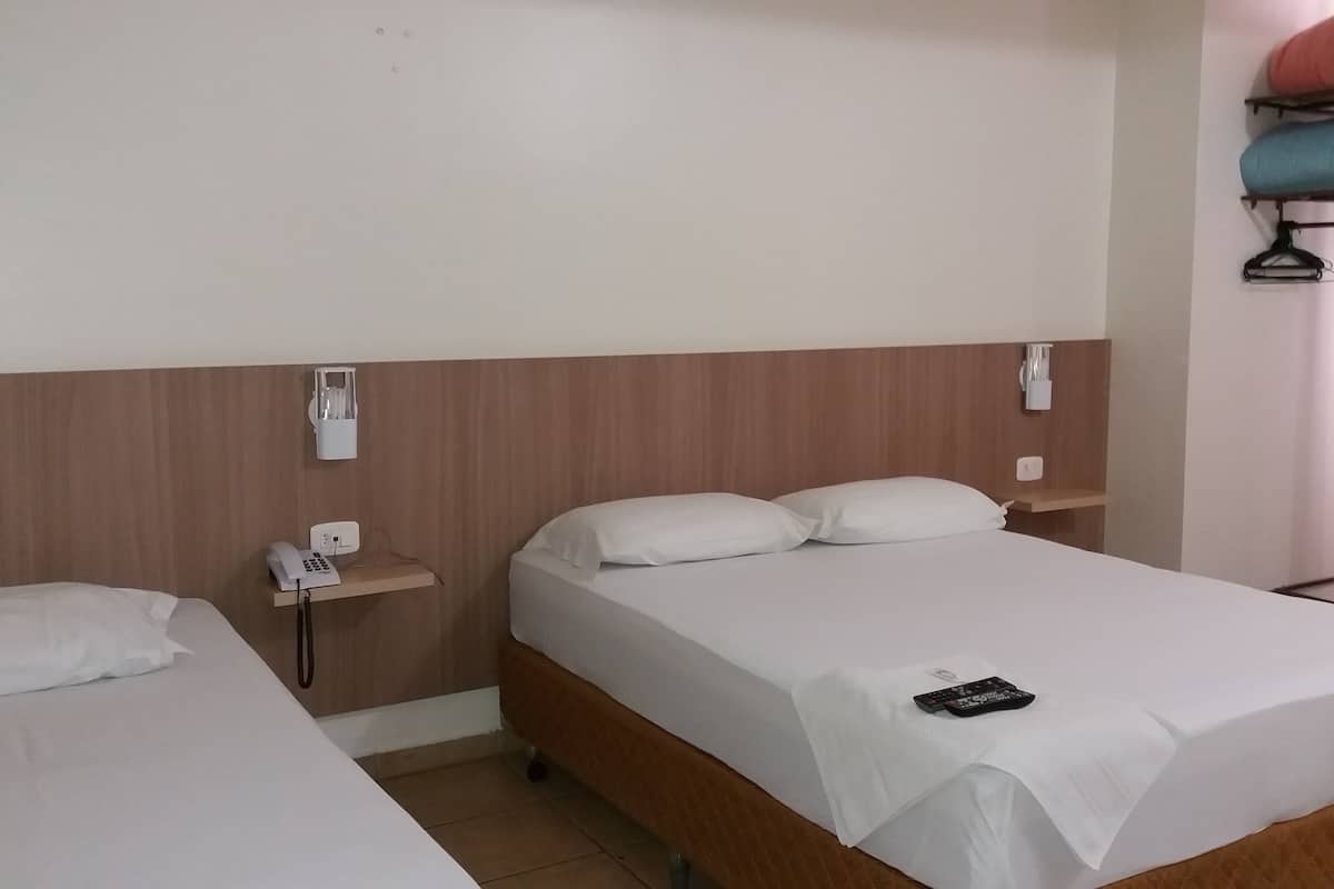 Masa, ütü/ütü masası, ücretsiz kablosuz İnternet, çarşaf takımı