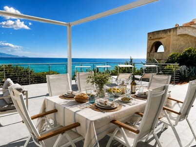 Villa Fertilia sea front - Key to Villas