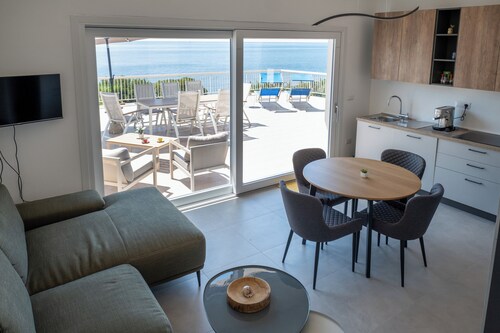 Villa Fertilia sea front - Key to Villas