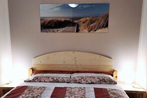2 bedrooms, travel crib, free WiFi