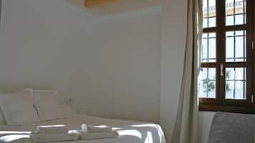 3 makuuhuonetta, työpöytä, silitysrauta/-lauta, Wi-Fi