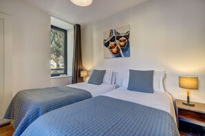 2 makuuhuonetta, silitysrauta/-lauta, ilmainen Wi-Fi, vuodevaatteet