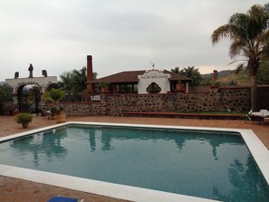 Pool - Hotel Campestre Hacienda Caracha (Ziracuaretiro)