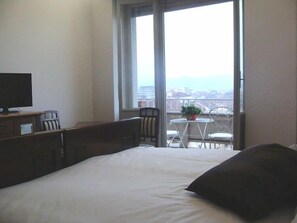 Double Room (Gianduja) | Desk, free cribs/infant beds, free WiFi, bed sheets - Gianduja B&B (Turin)