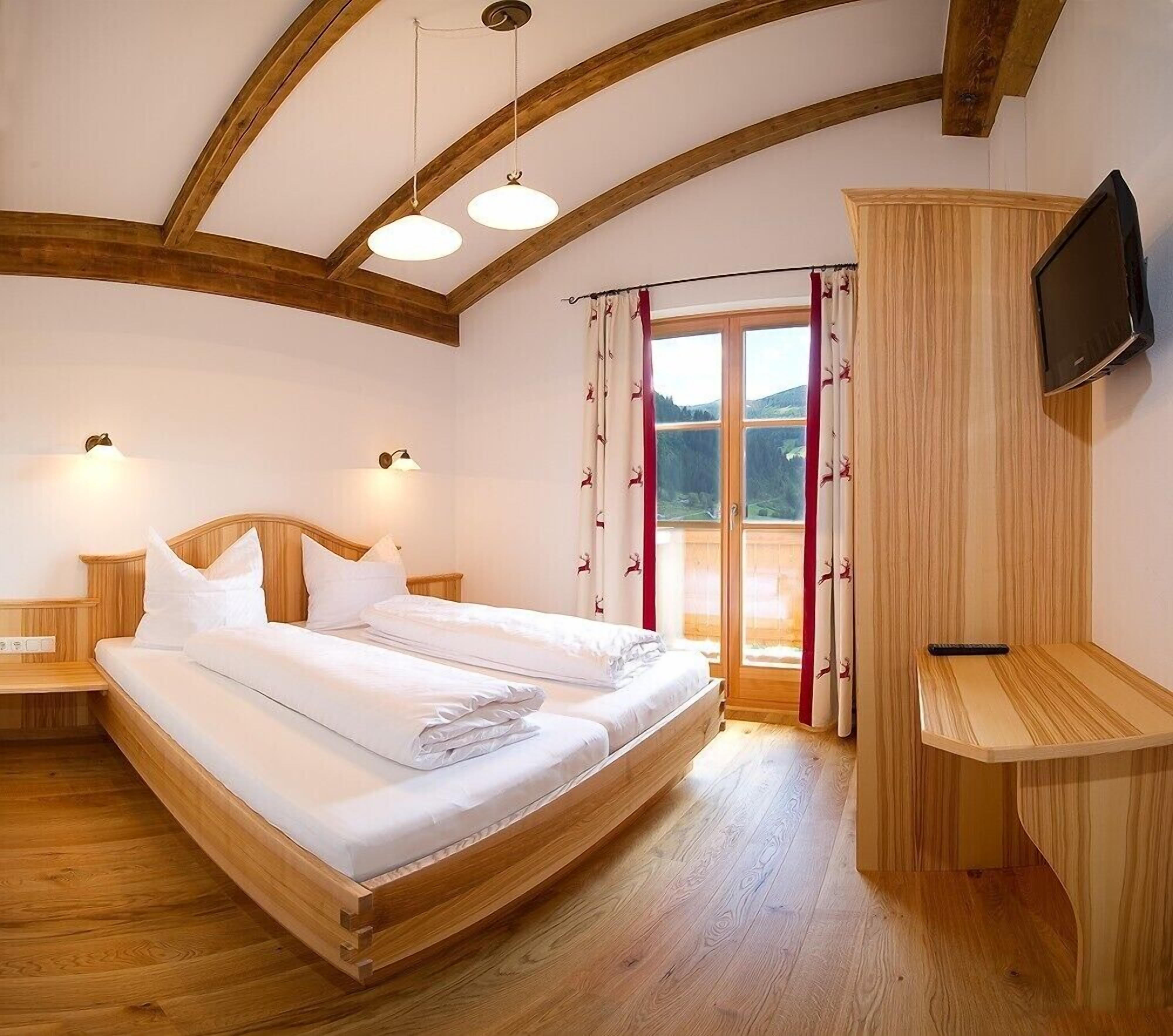 4 bedrooms, in-room safe, iron/ironing board, travel crib