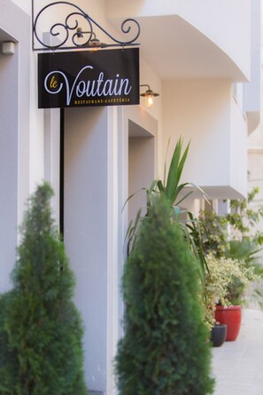 Exterior detail - Hotel Du val (Algiers)