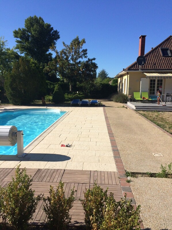 Alberca al aire libre y alberca climatizada