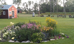 Property grounds - Garden Lodging In A Peaceful Country Farm Setting ~ "Longspur" House (Carrington)