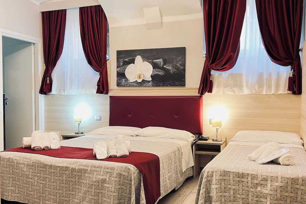 Down duvets, in-room safe, desk, blackout curtains