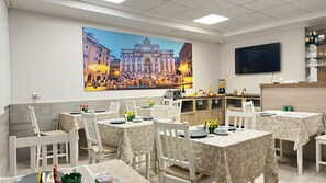 Daily continental breakfast (EUR 8 per person)