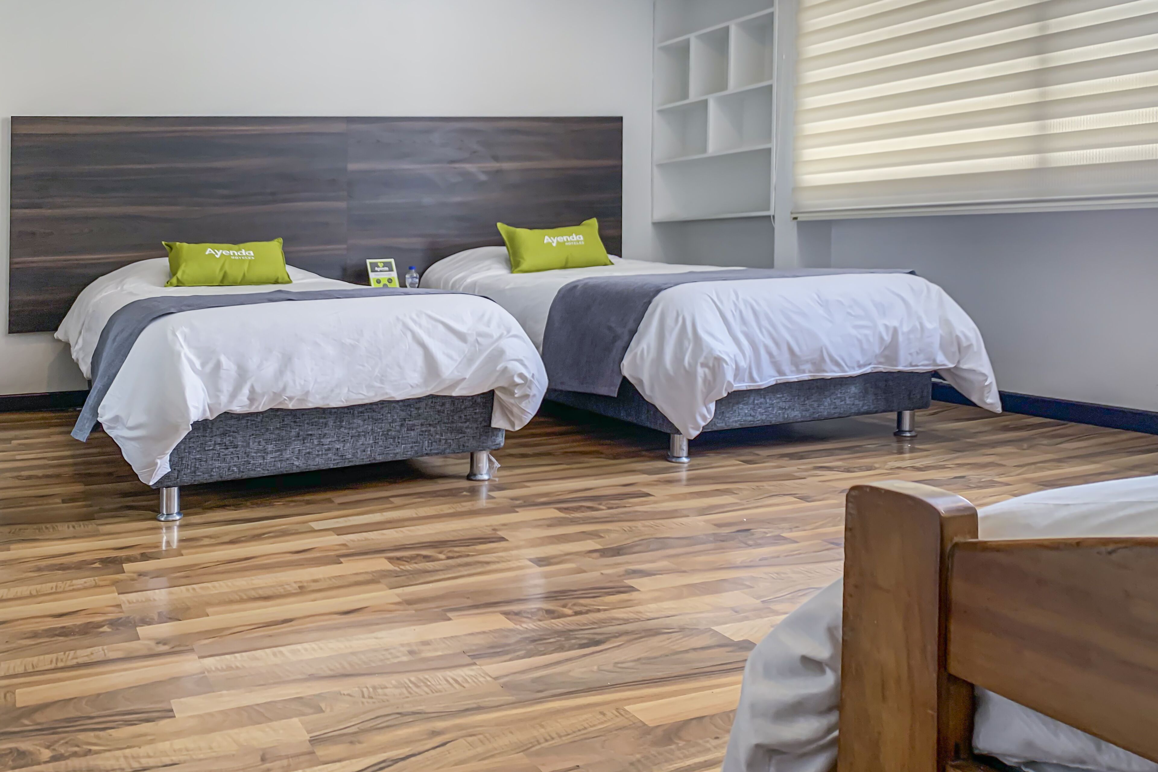 Habitación estándar con 2 camas individuales | Cortinas opacas, wifi gratis, ropa de cama