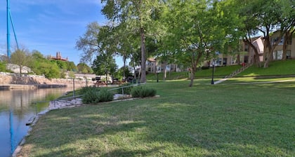 Huoneisto Comalilla - joenrantapako! Lähellä Schlitterbahnia ja keskustaa!