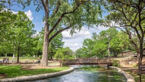 Unclassified image, 4 of 25, button - CRC331*Direct Comal River Access*Walk to Downtown NBTX (New Braunfels)